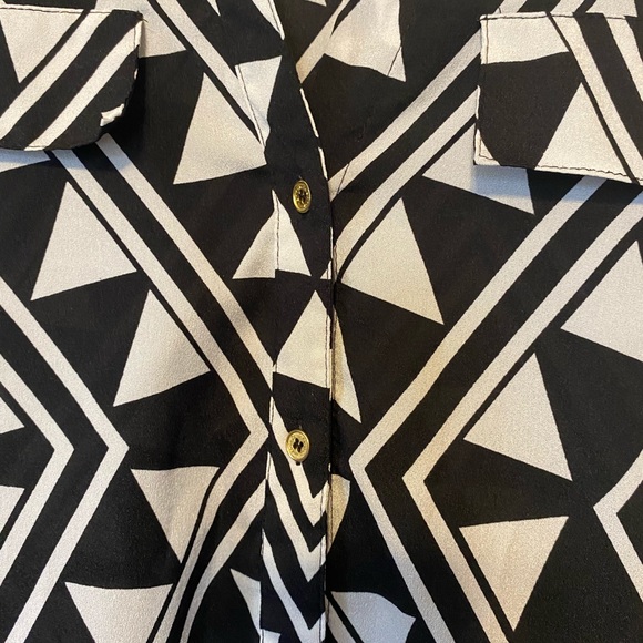 Calvin Klein Shirt. Women’s. Size Small. Black and White graphic print. - Picture 3 of 5